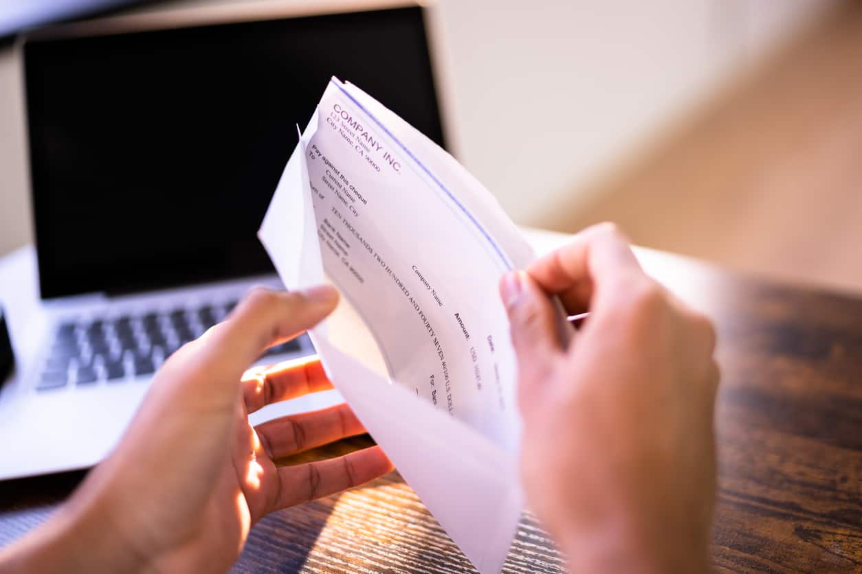 can-an-employer-withhold-a-paycheck-for-any-reason